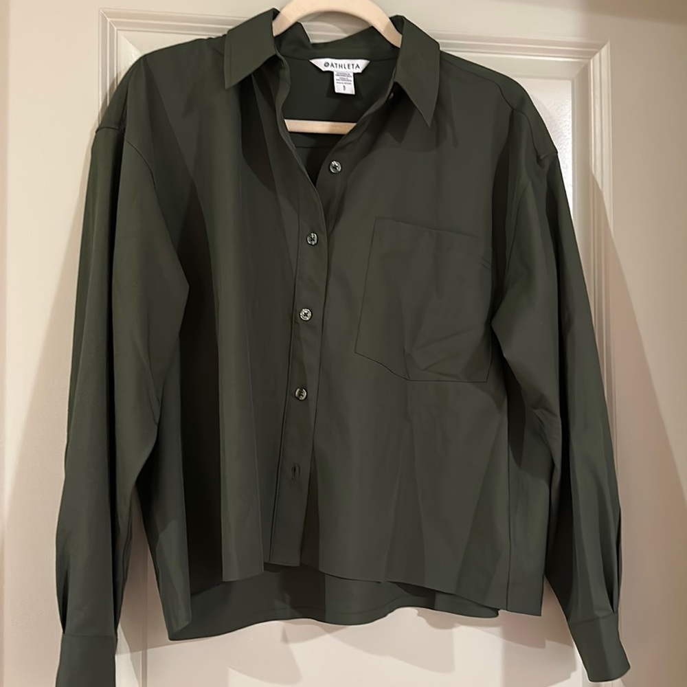 Athleta cropped button down shirt